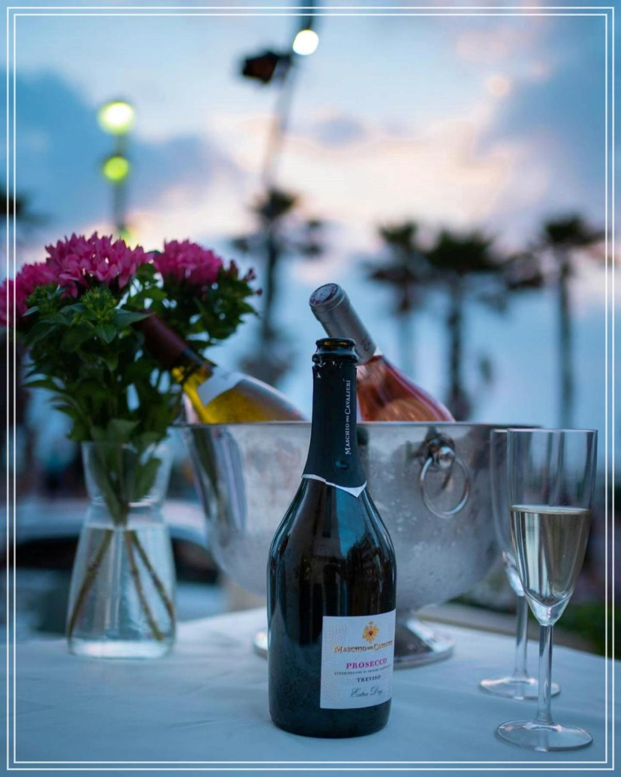 Bugrashov Beach 88 Hotel And Spa 텔아비브 외부 사진
